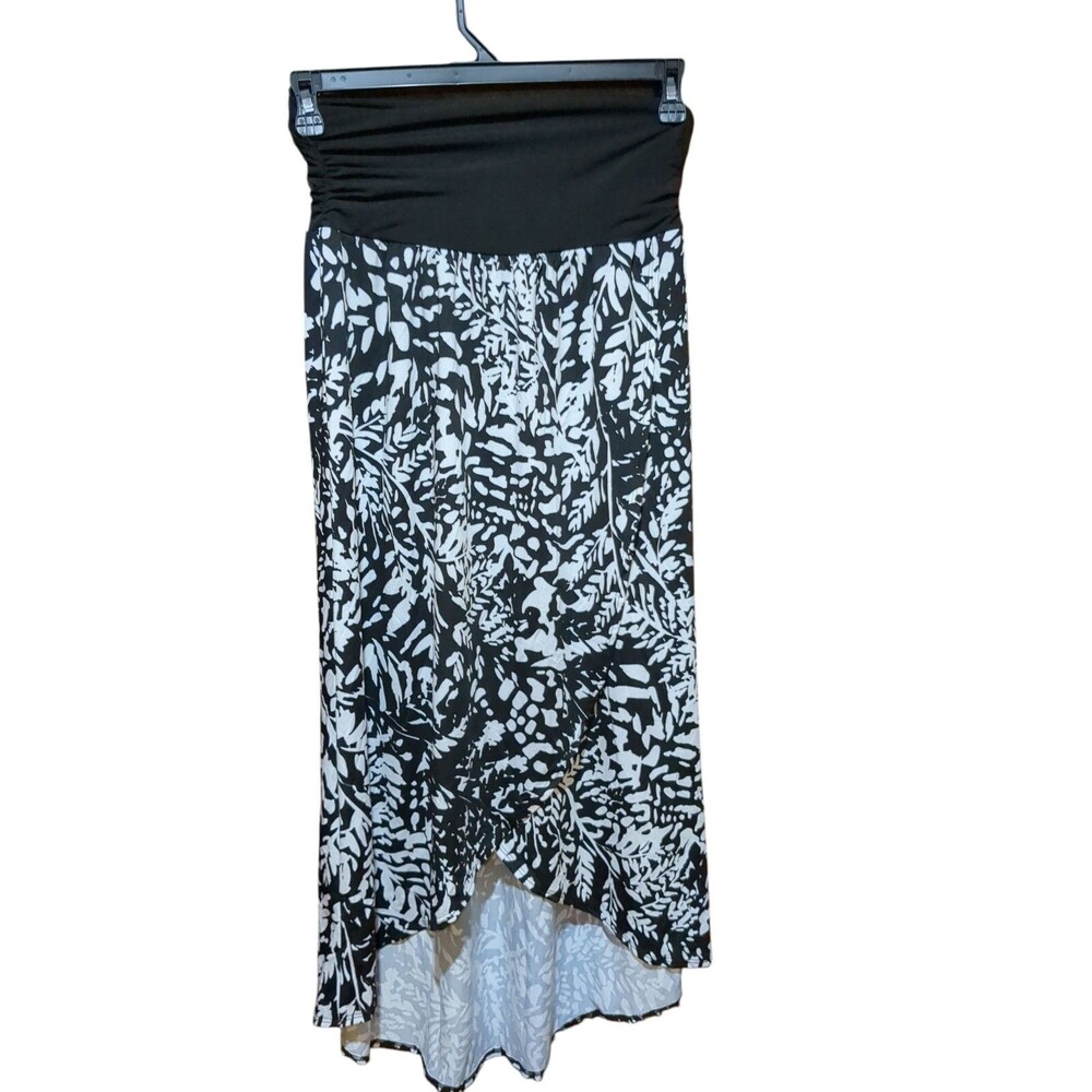 Alyx Skirt W/ black & white leaf-like pattern with A black ruched waistband Med.